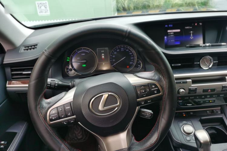 Used Lexus ES 2015 300h Luxury Edition Steering Wheel