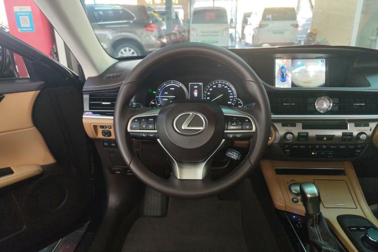 Used Lexus ES 2015 300h Comfort Edition Steering Wheel