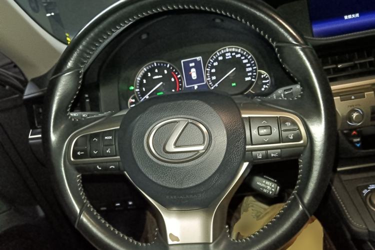 Used Lexus ES 2015 300h Comfort Edition Steering Wheel