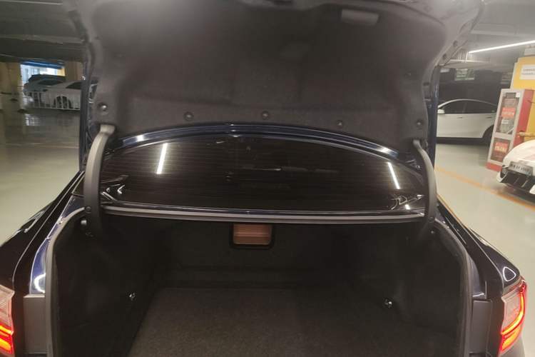 Used Lexus ES 2015 200 Elite Edition Trunk