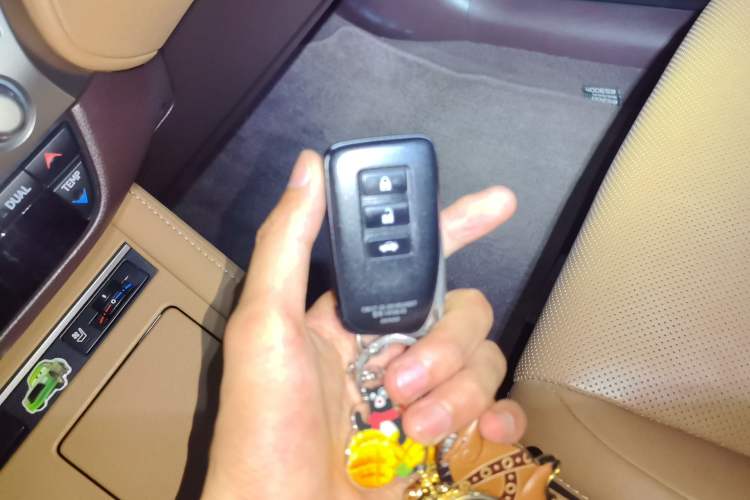Used Lexus ES 2015 300h Luxury Edition Vehicle Key