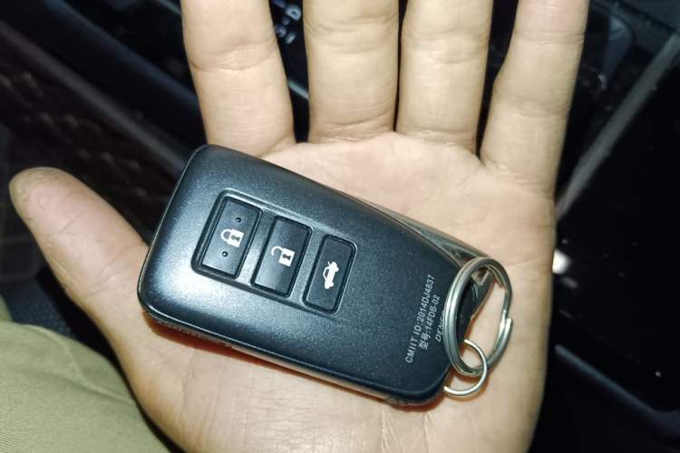 Used Lexus ES 2015 300h Comfort Edition Vehicle Key