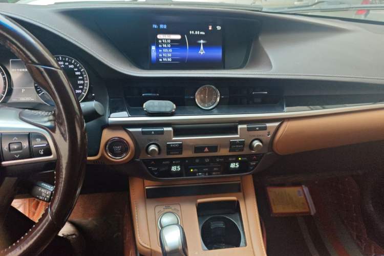 Used Lexus ES 2015 200 Comfort Edition Audio And AC Panel