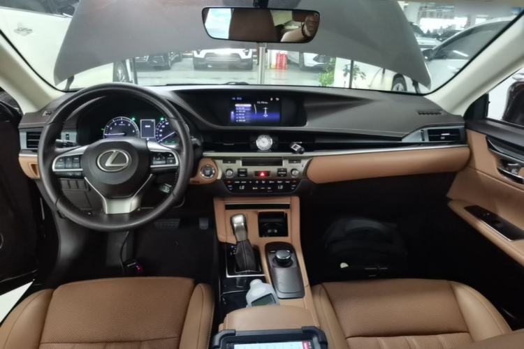 Used Lexus ES 2015 200 Elite Edition Center Console