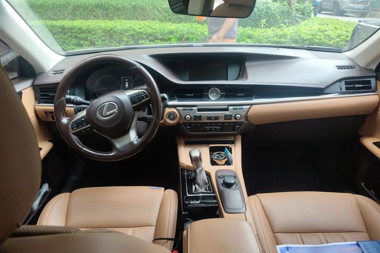 Used Lexus ES 2015 200 Elite Edition Center Console