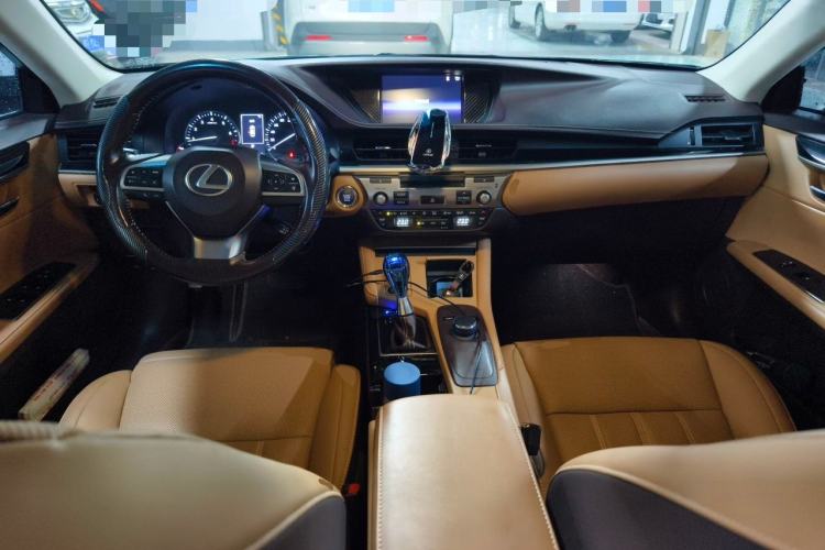 Used Lexus ES 2015 200 Elite Edition Center Console
