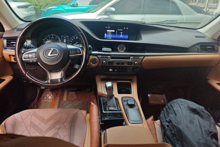 Used Lexus ES 2015 200 Comfort Edition Center Console
