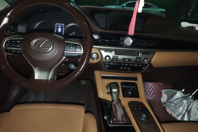 Used Lexus ES 2015 200 Elite Edition Center Console