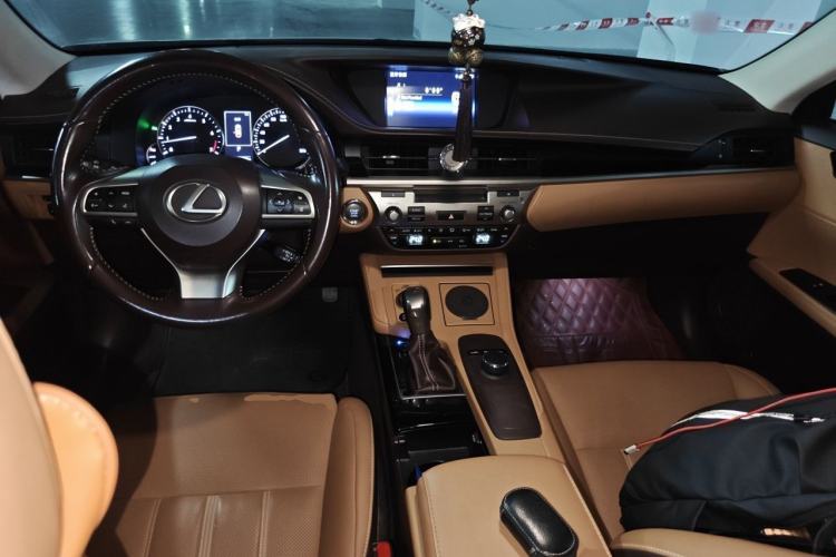 Used Lexus ES 2015 200 Elite Edition Center Console