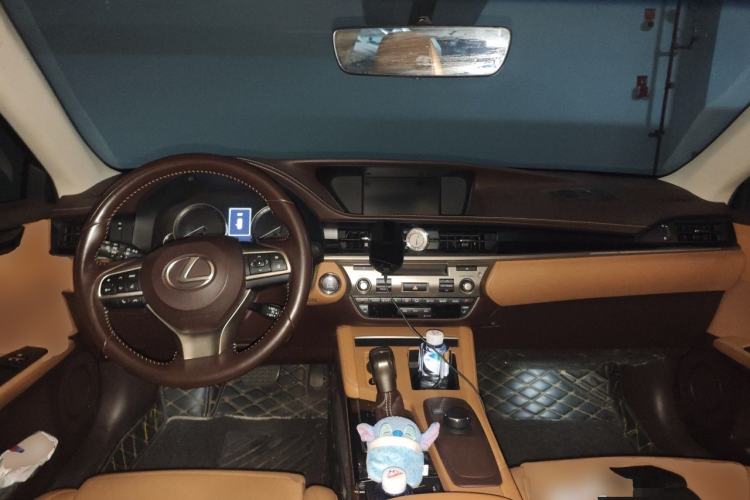 Used Lexus ES 2015 200 Elite Edition Center Console