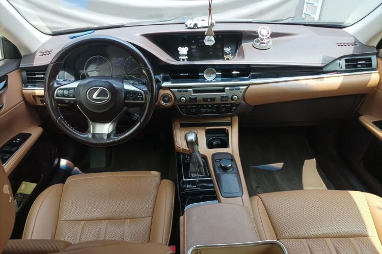 Used Lexus ES 2015 200 Elite Edition Center Console