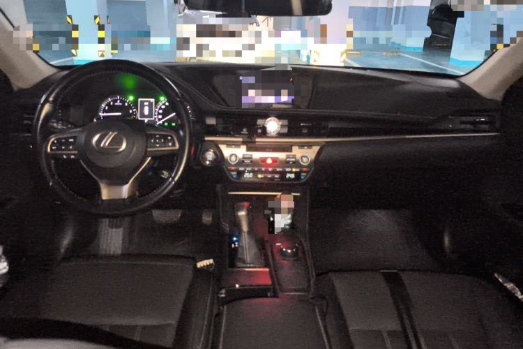 Used Lexus ES 2015 200 Elite Edition Center Console