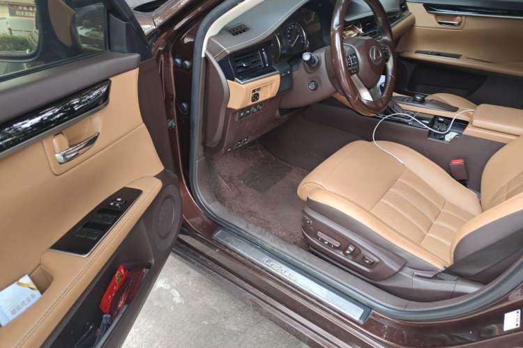Used Lexus ES 2015 300h Comfort Edition Driver Seat