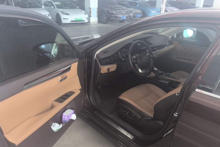Used Lexus ES 2015 300h Comfort Edition Driver Seat
