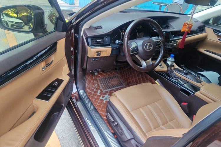 Used Lexus ES 2015 300h Comfort Edition Driver Seat