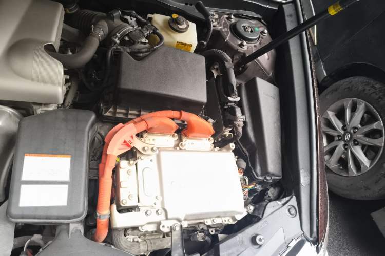 Used Lexus ES 2015 300h Comfort Edition Engine Bay Left