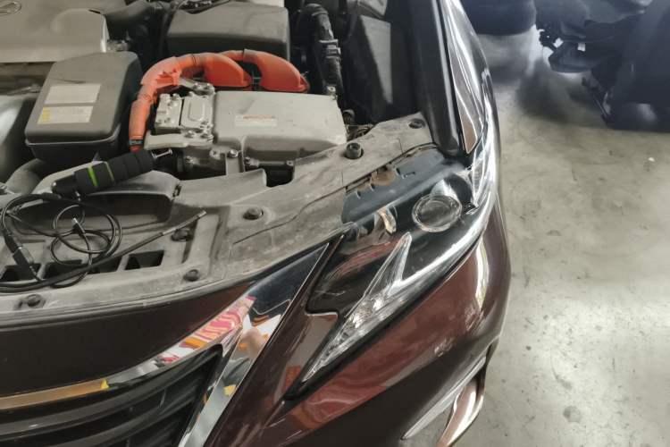 Used Lexus ES 2015 300h Comfort Edition Engine Bay Left