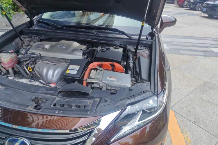 Used Lexus ES 2015 300h Comfort Edition Engine Bay Left