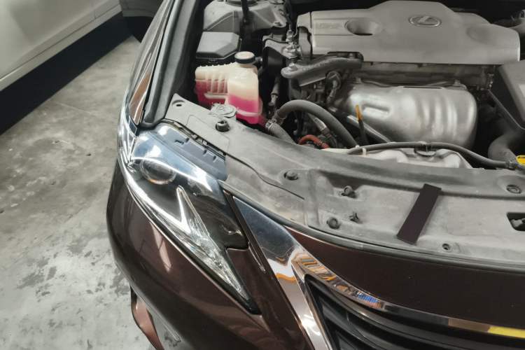 Used Lexus ES 2015 300h Comfort Edition Engine Bay Right