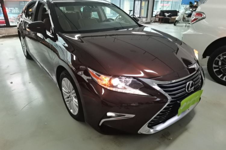 Used Lexus ES 2015 200 Elite Edition Front Right 45 Deg