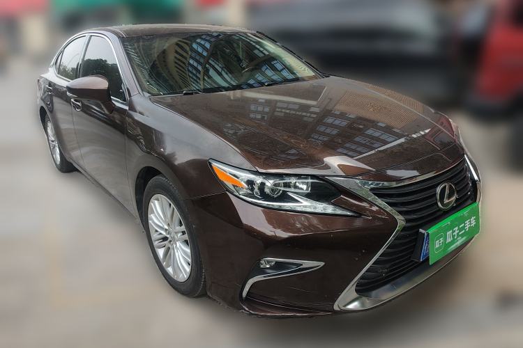 Used Lexus ES 2015 200 Elite Edition Front Right 45 Deg