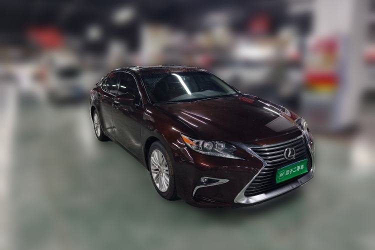 Used Lexus ES 2015 200 Elite Edition Front Right 45 Deg