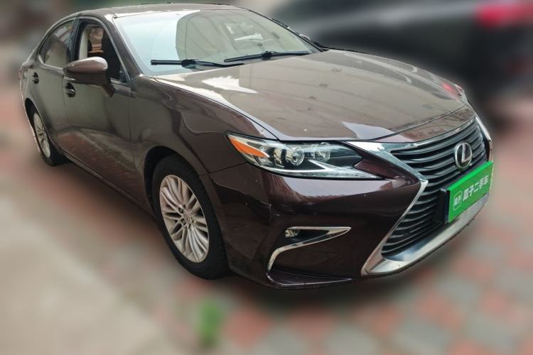 Used Lexus ES 2015 200 Comfort Edition Front Right 45 Deg