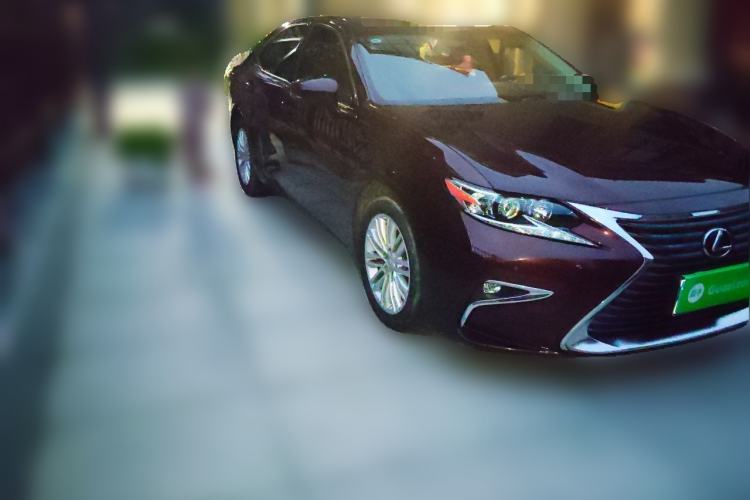 Used Lexus ES 2015 200 Elite Edition Front Right 45 Deg