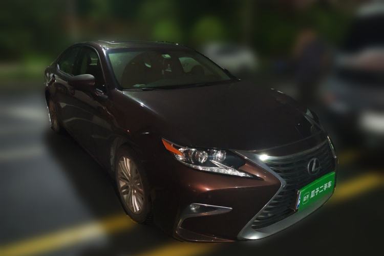 Used Lexus ES 2015 200 Elite Edition Front Right 45 Deg
