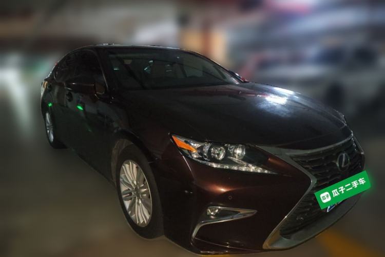 Used Lexus ES 2015 200 Elite Edition Front Right 45 Deg