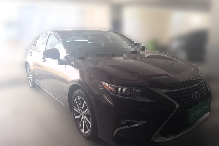 Used Lexus ES 2015 300h Comfort Edition Front Right 45 Deg