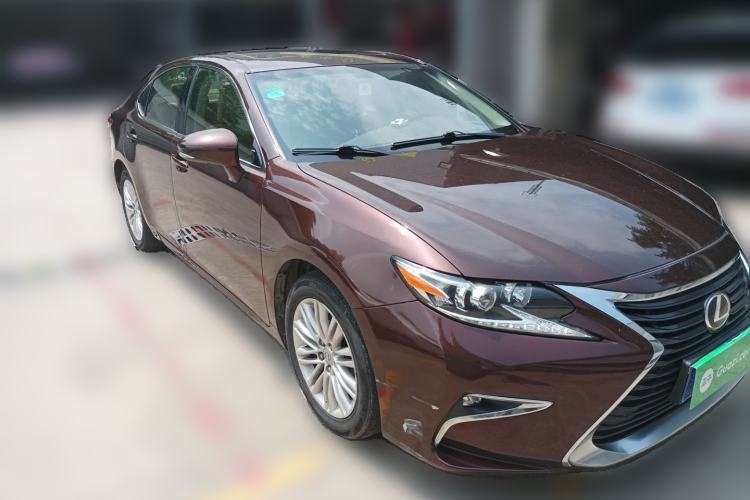 Used Lexus ES 2015 200 Elite Edition Front Right 45 Deg