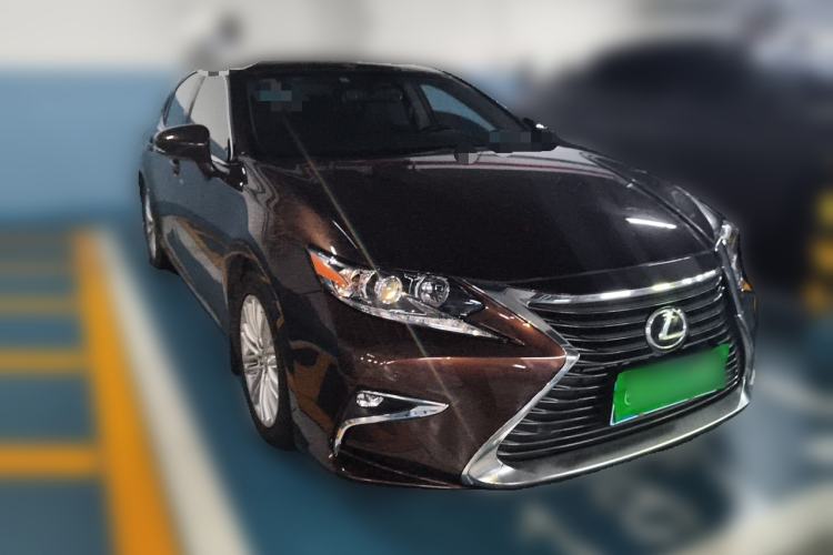 Used Lexus ES 2015 200 Elite Edition Front Right 45 Deg