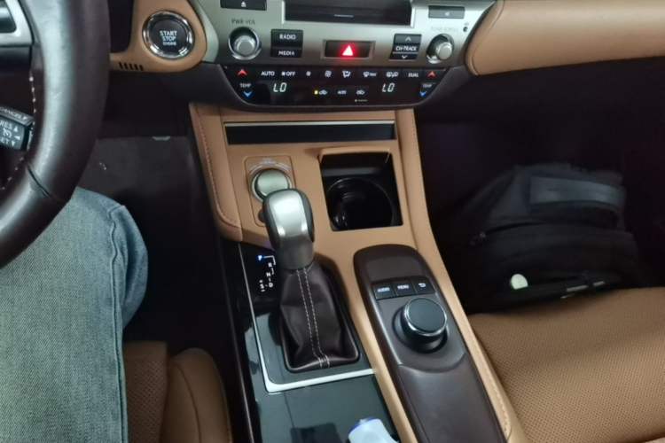 Used Lexus ES 2015 200 Elite Edition Gear Lever