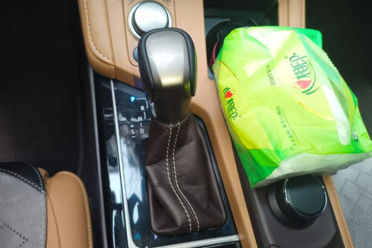 Used Lexus ES 2015 300h Comfort Edition Gear Lever