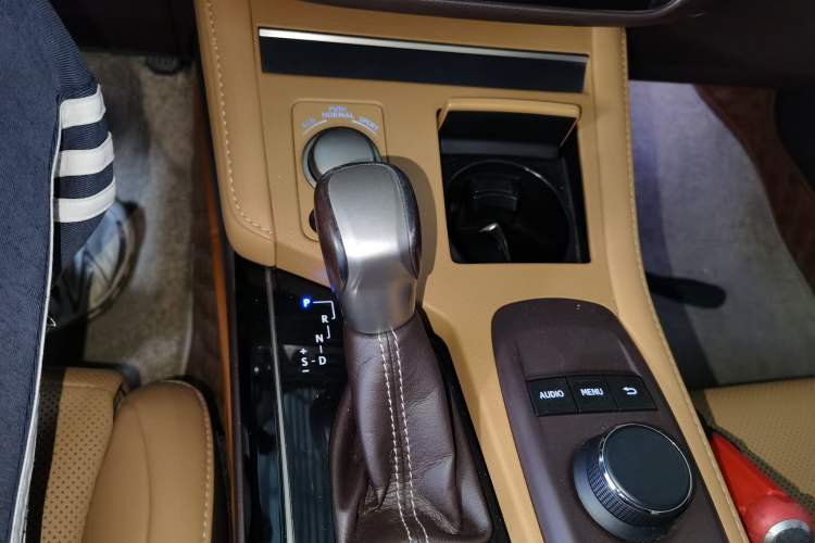 Used Lexus ES 2015 200 Elite Edition Gear Lever