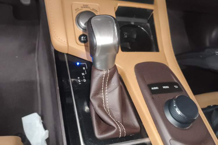Used Lexus ES 2015 300h Comfort Edition Gear Lever