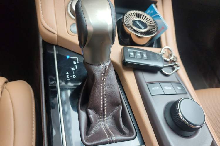 Used Lexus ES 2015 200 Elite Edition Gear Lever