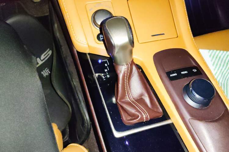 Used Lexus ES 2015 200 Elite Edition Gear Lever