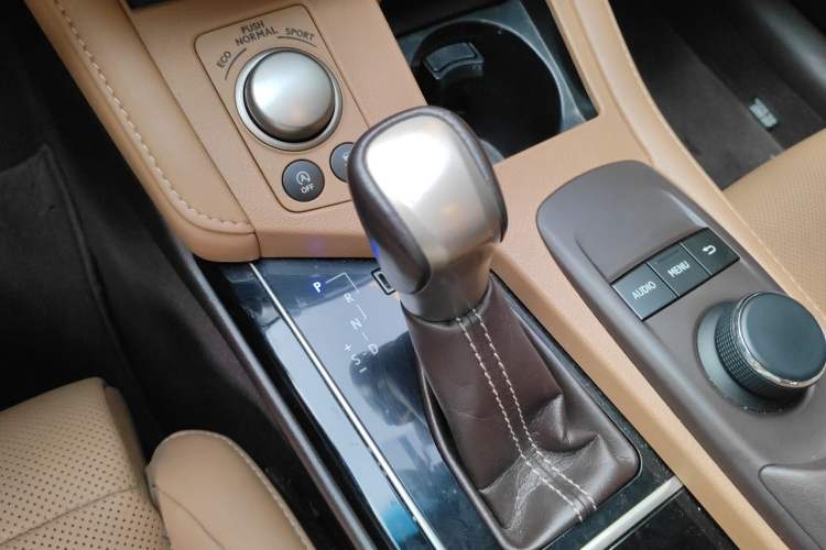 Used Lexus ES 2015 200 Elite Edition Gear Lever