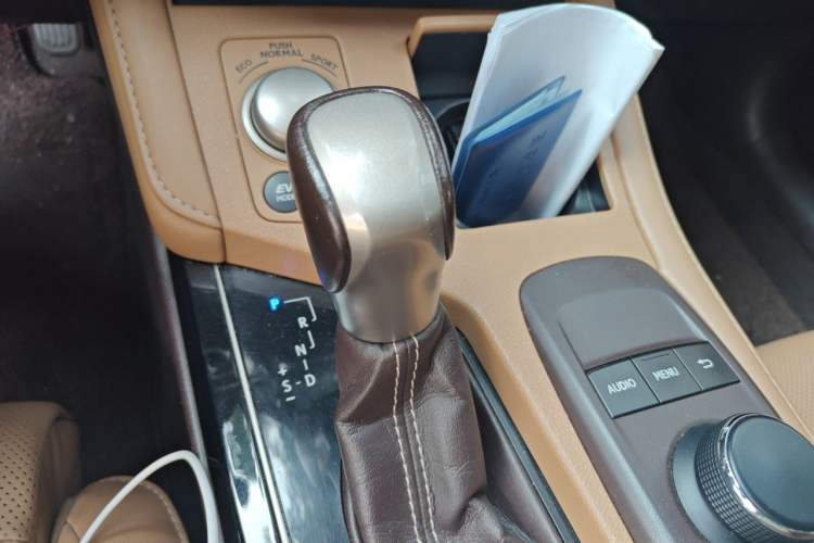 Used Lexus ES 2015 300h Comfort Edition Gear Lever