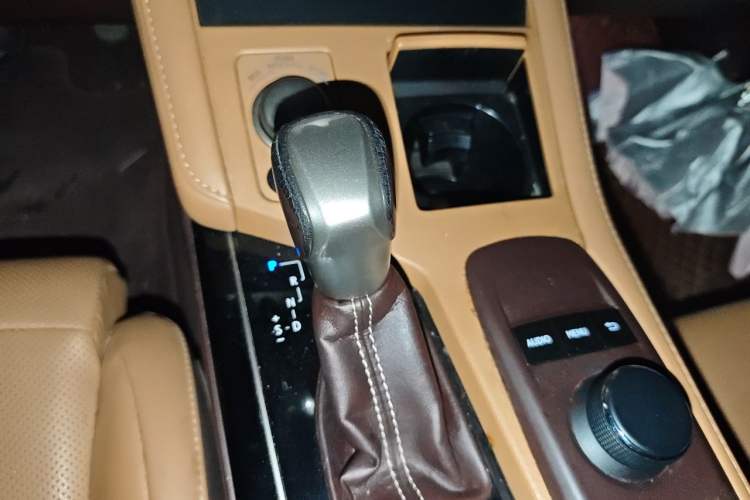 Used Lexus ES 2015 200 Elite Edition Gear Lever