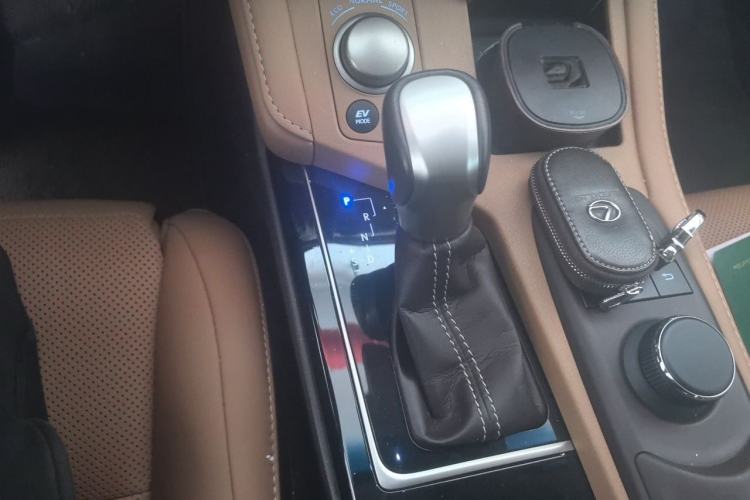 Used Lexus ES 2015 300h Comfort Edition Gear Lever