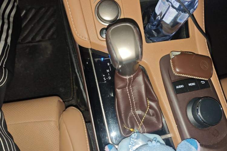 Used Lexus ES 2015 200 Elite Edition Gear Lever