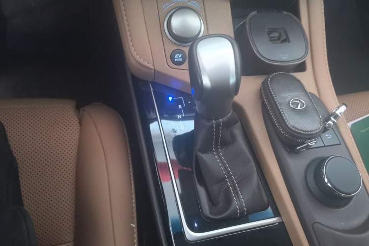 Used Lexus ES 2015 300h Comfort Edition Gear Lever