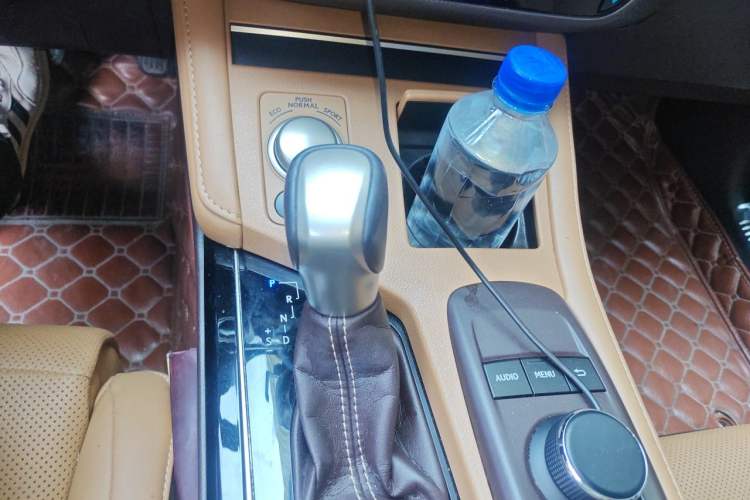 Used Lexus ES 2015 300h Comfort Edition Gear Lever