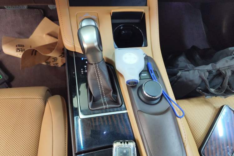 Used Lexus ES 2015 200 Elite Edition Gear Lever