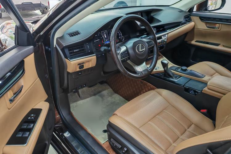 Used Lexus ES 2015 200 Elite Edition Interior 1