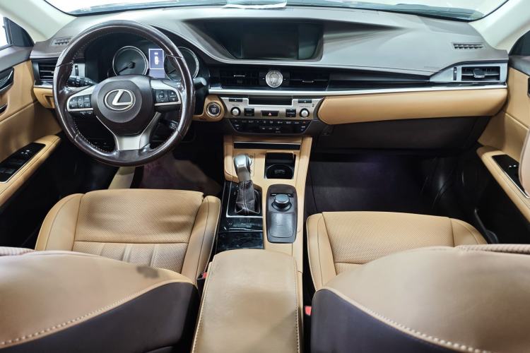 Used Lexus ES 2015 200 Elite Edition Interior 1