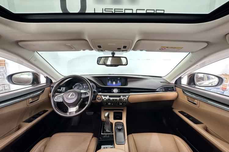Used Lexus ES 2015 200 Elite Edition Interior 1